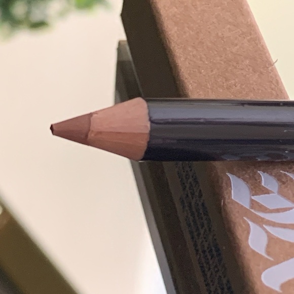 Gxve HARBOR BLVD Anaheim Line Waterproof Lip Liner | Neutral Beige | BNIB - Picture 13 of 16